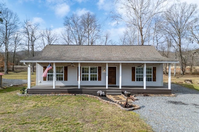 view of front of home featuring ceiling fan, a porch, and a front yard