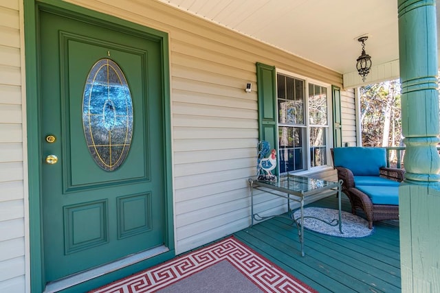 doorway to property with covered porch