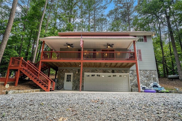 view of front of house featuring ceiling fan and a garage