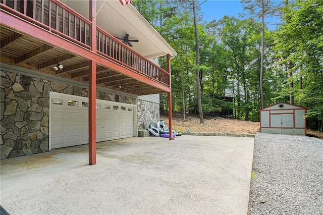 garage featuring ceiling fan