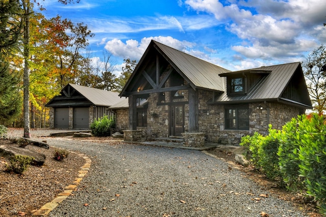 view of front facade featuring a garage