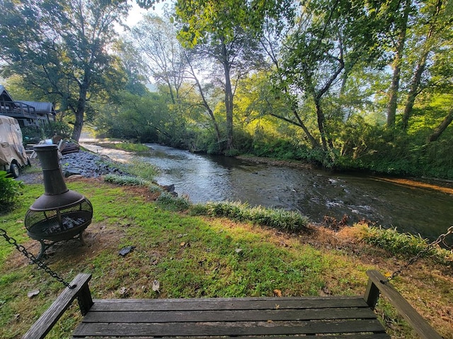 view of yard featuring a wooded view