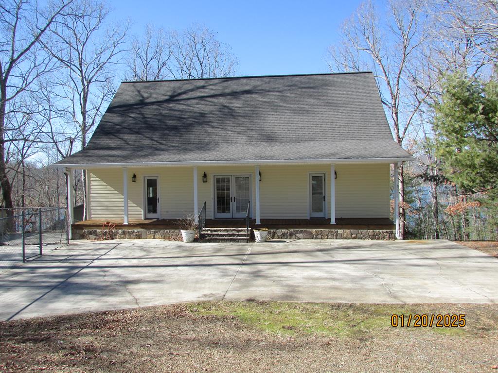 farmhouse featuring covered porch