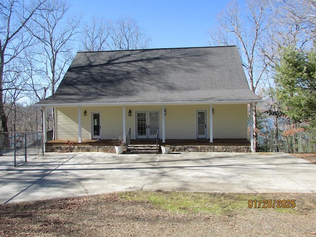 farmhouse featuring covered porch