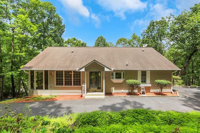 view of front of home featuring a porch