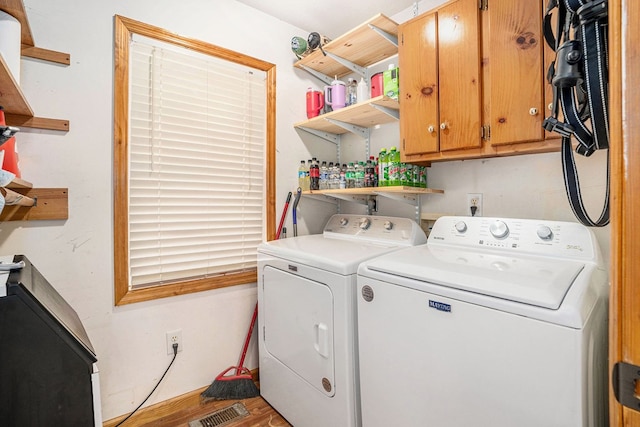 542 Sharp Top Cir, Blairsville, GA 30512 - washroom featuring cabinet space, washer and clothes dryer, and visible vents