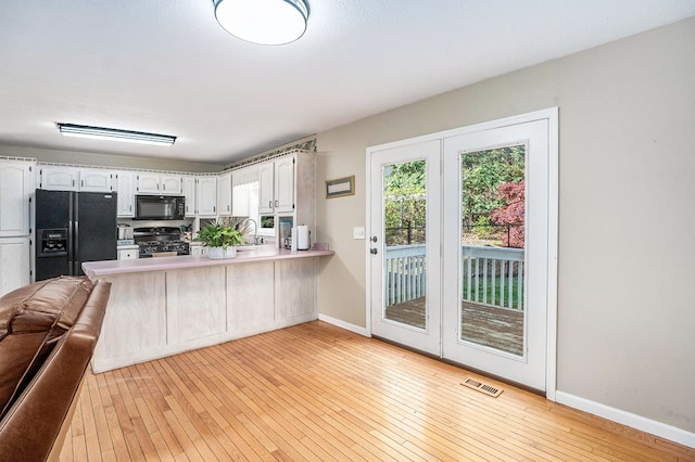 542 Sharp Top Cir, Blairsville, GA 30512 - kitchen featuring a peninsula, baseboards, visible vents, and black appliances
