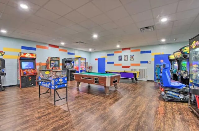 game room featuring a drop ceiling, wood finished floors, visible vents, and recessed lighting