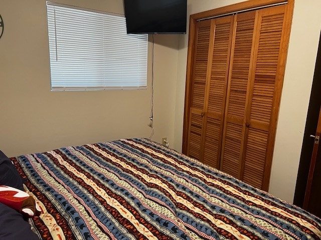 unfurnished bedroom featuring a closet