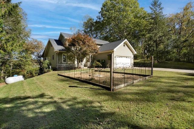 view of front of property featuring a front yard and a garage