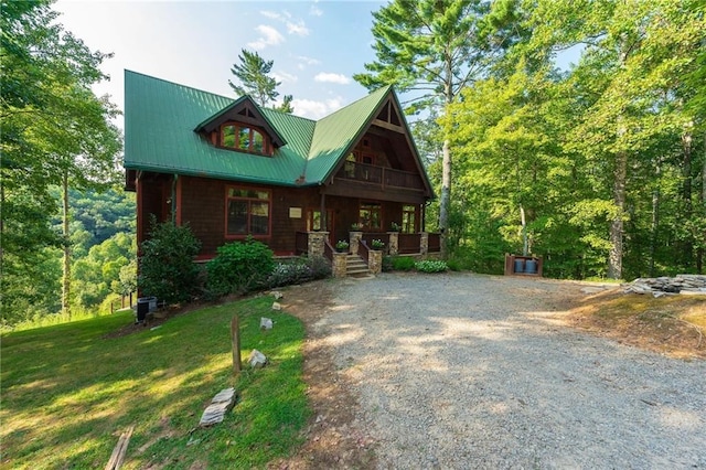 view of front of home with covered porch and a front yard