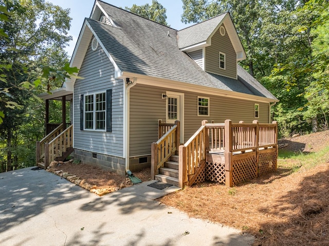 view of front of house featuring a wooden deck