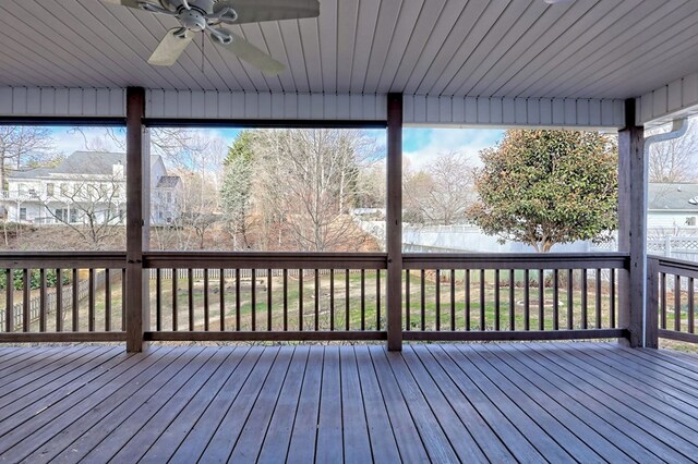 deck with ceiling fan