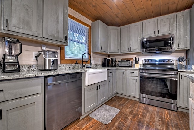 kitchen with dark wood-type flooring, stainless steel appliances, wooden ceiling, and gray cabinetry