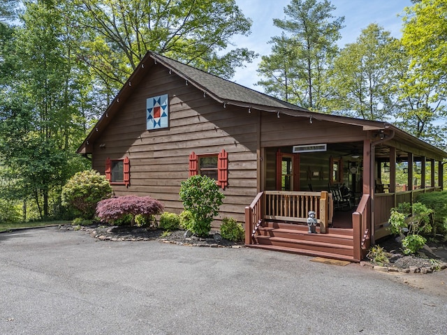 view of front of property featuring a porch