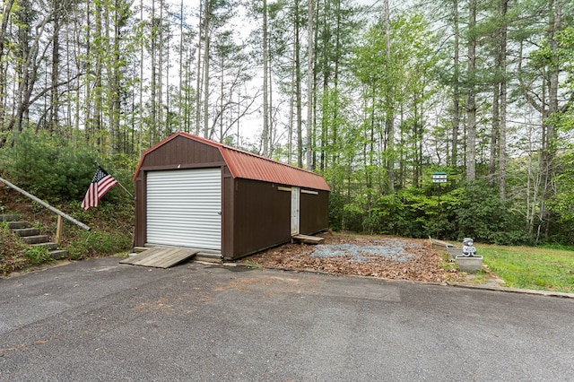 detached garage featuring a wooded view