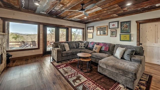 living area with ceiling fan, wood finished floors, and baseboards