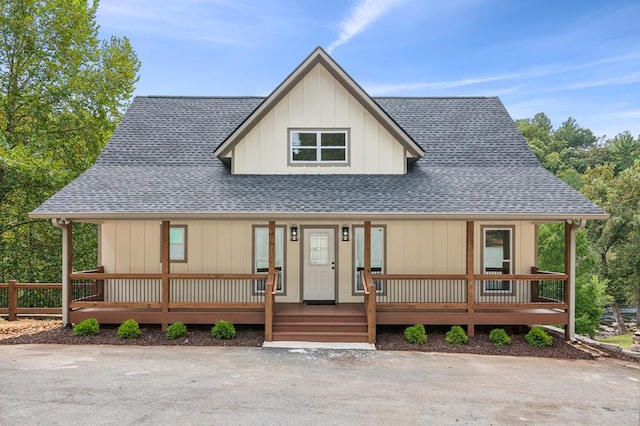 view of front of house featuring a porch