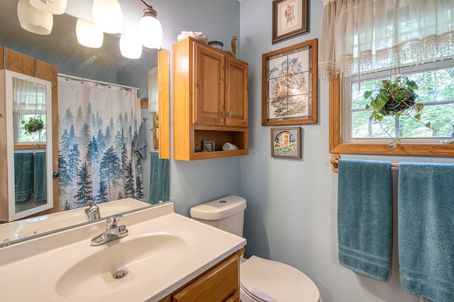 243 Havenwood Ln, Murphy, NC 28906 - bathroom with toilet, a shower with curtain, and vanity