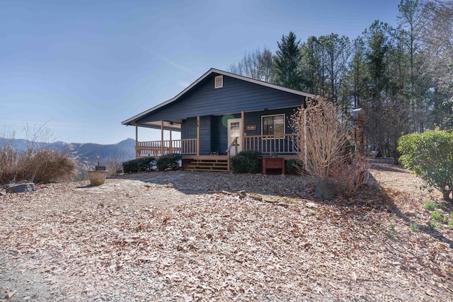 view of front of house featuring covered porch and a mountain view