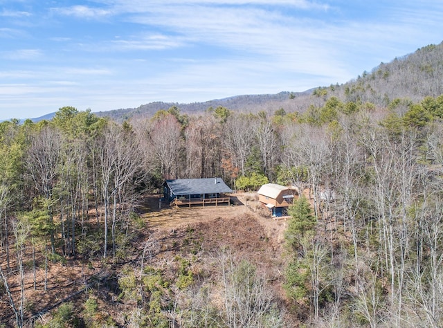 bird's eye view with a wooded view