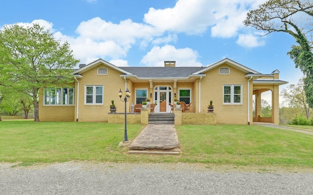 view of front facade with a front yard