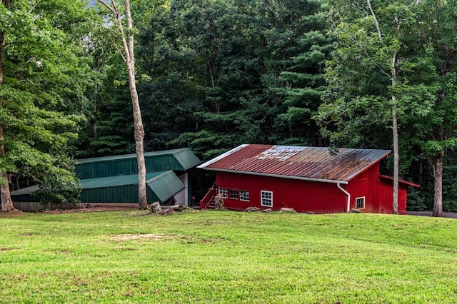 exterior space featuring a yard