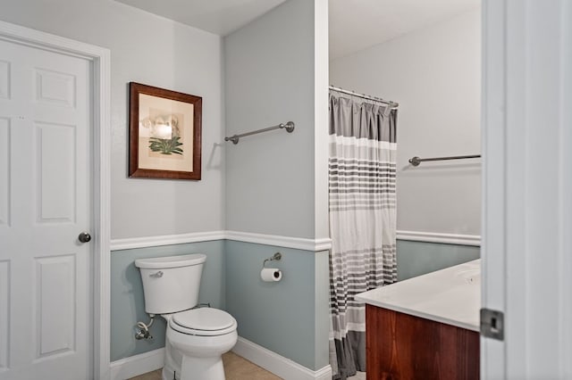 bathroom featuring baseboards, toilet, and a shower with curtain