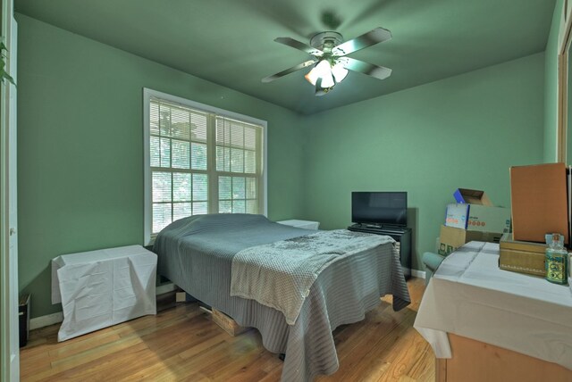 bedroom with light wood-type flooring and ceiling fan