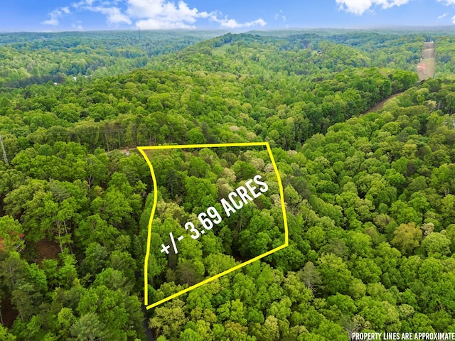 bird's eye view featuring a wooded view