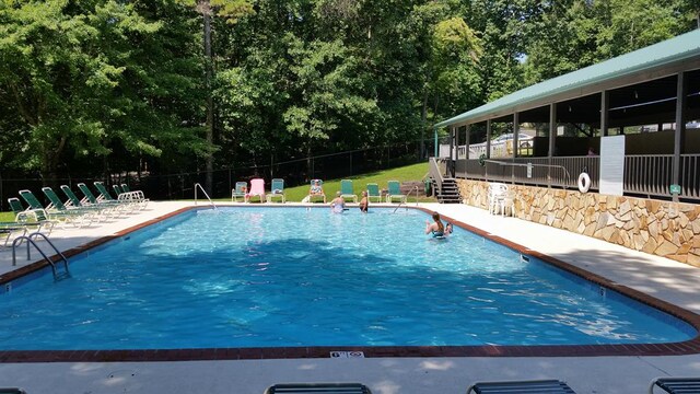 view of swimming pool