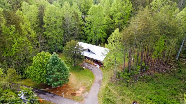 drone / aerial view featuring a forest view