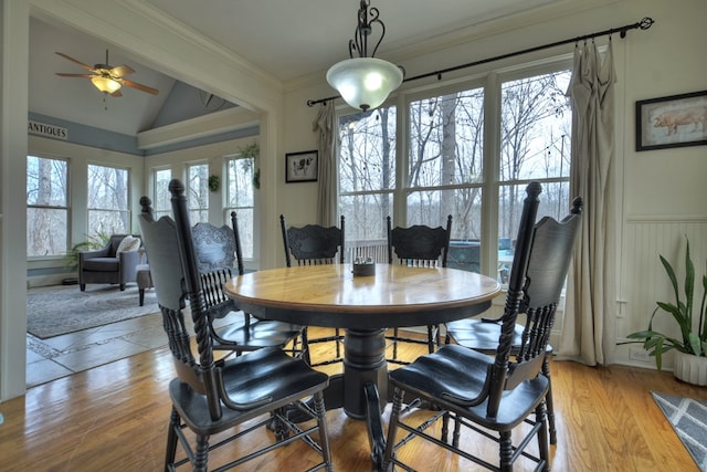 dining area with crown molding, lofted ceiling, ceiling fan, and light hardwood / wood-style floors