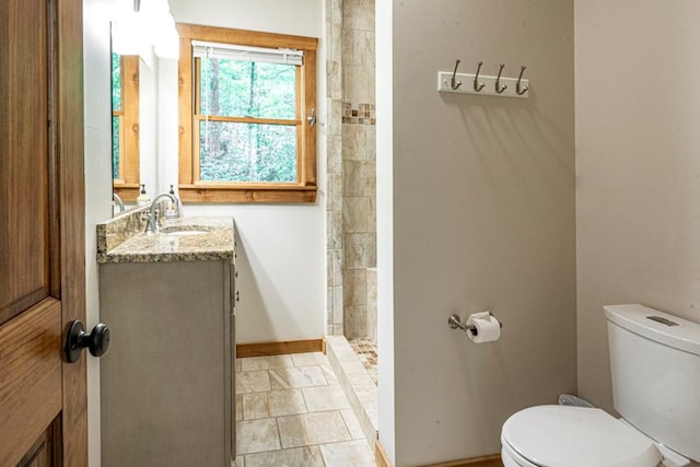 240 Donna Lee Ln, Mineral Bluff, GA 30559 - full bath featuring toilet, vanity, a tile shower, and baseboards