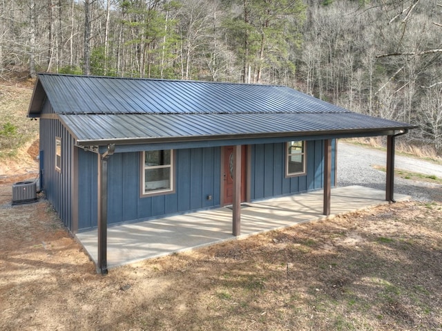 view of front of home featuring central air condition unit