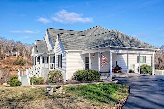 view of front of home with a front yard and a carport