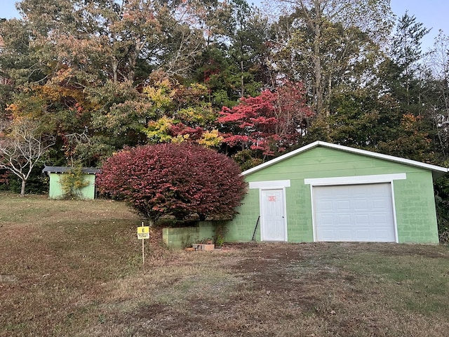 garage featuring a lawn