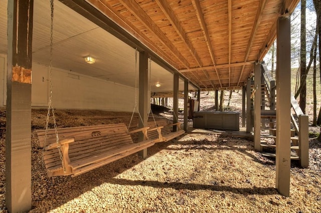 view of yard with a jacuzzi