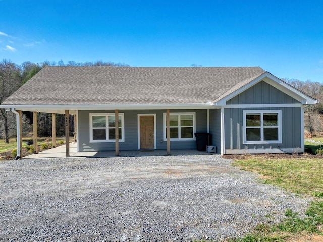 ranch-style home featuring covered porch