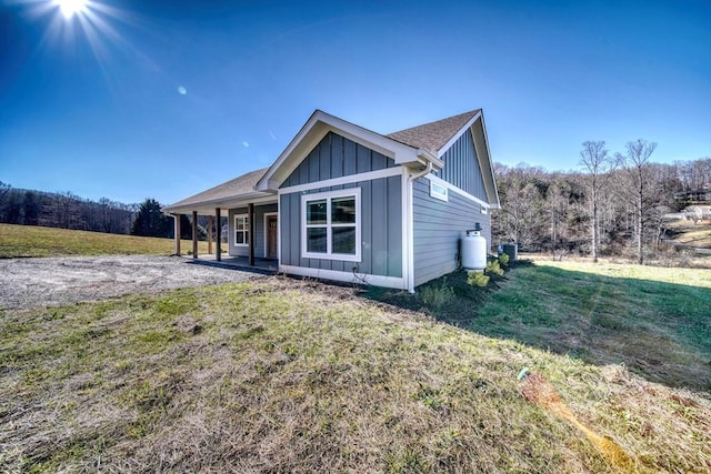 view of front of house with a front yard