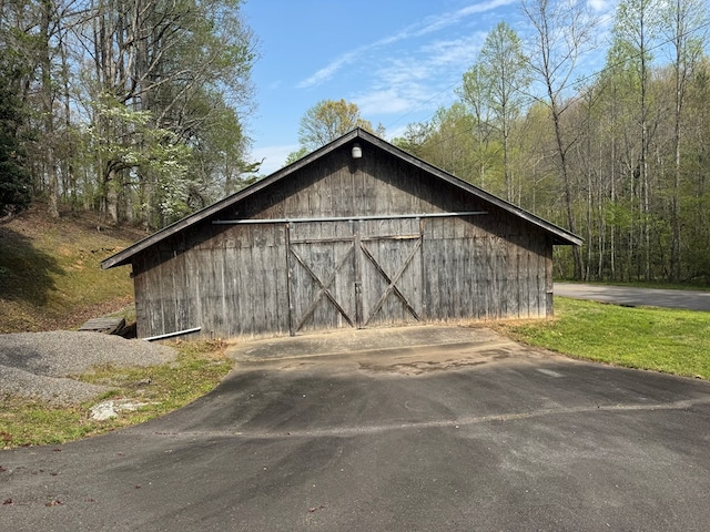 view of barn featuring a view of trees