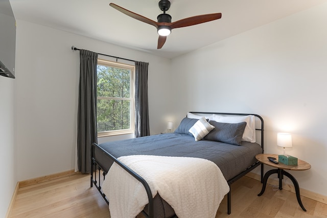 bedroom featuring light wood-type flooring and ceiling fan