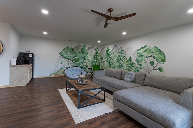 living room with dark wood-type flooring and ceiling fan