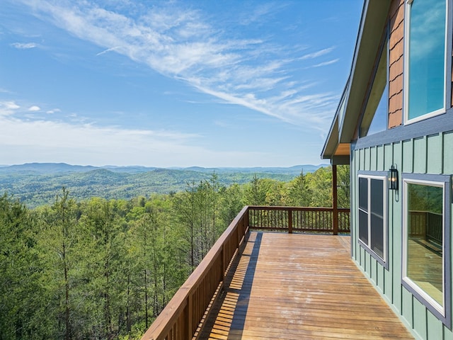 balcony featuring a mountain view