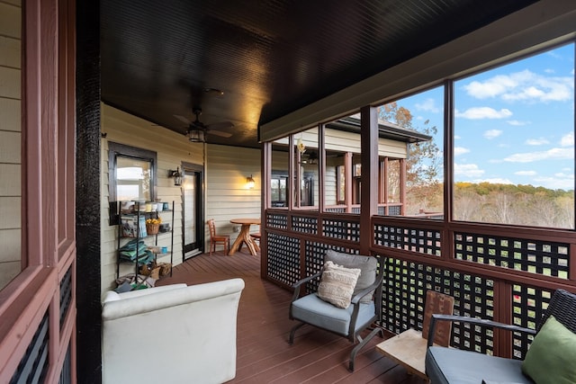 sunroom featuring ceiling fan