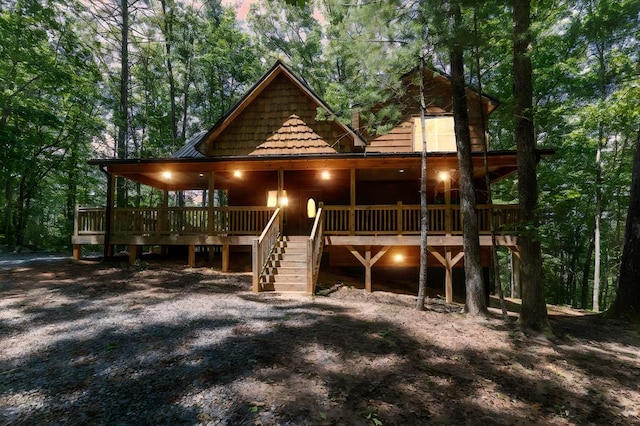 view of front facade featuring a wooden deck