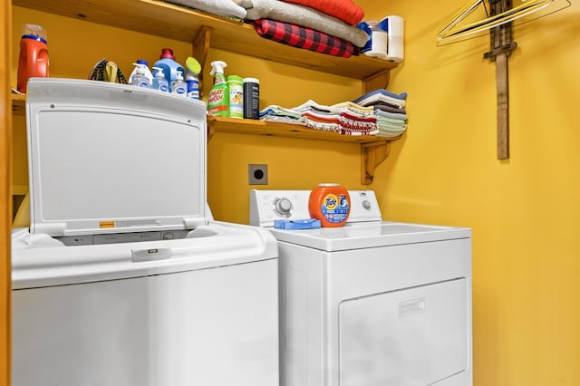 264 Summit St, Ellijay, GA 30540 - laundry area with washer and clothes dryer