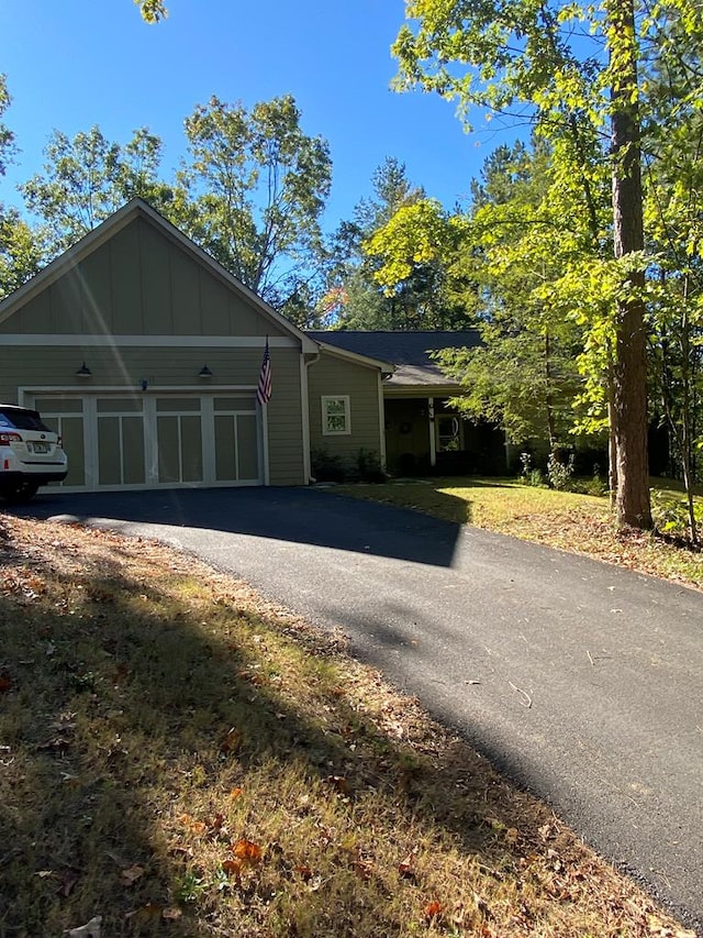 view of front facade with a garage