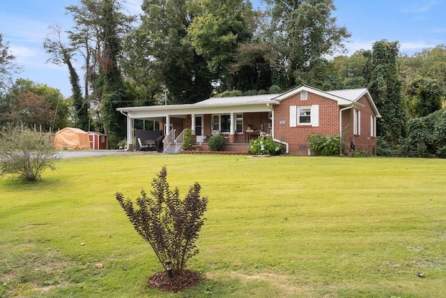 view of front facade with a front lawn and covered porch