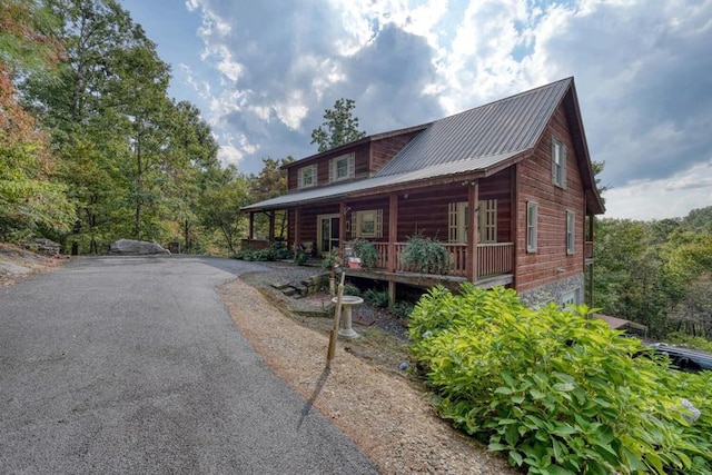 view of front facade featuring covered porch